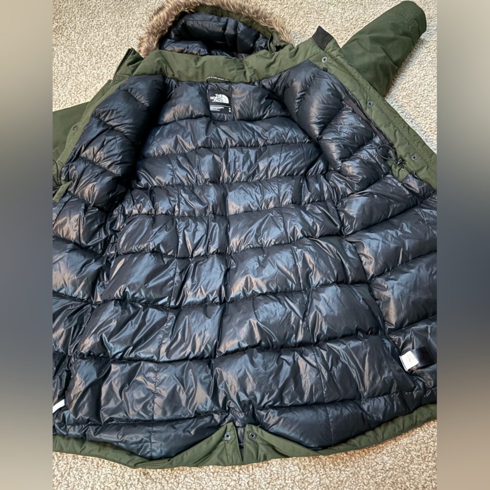 The North Face Women's Green Ski Jacket - Picture 9 of 12
